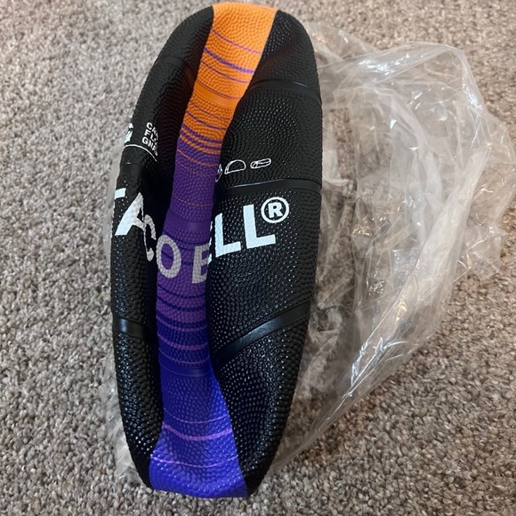 Taco Bell x Camp Flog Gnaw basketball - Picture 2 of 3